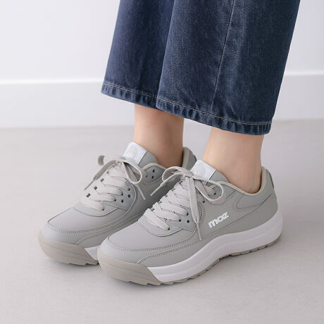 Ob^[ZNgmoz h ኦnΉ S Xj[J[u͉JvuႪ~Ă邩vƁAVł߂ȂXj[J[gĥ_bhXj[J[ɁA}ȓVωɂΉ@\\Xj[J[BCꂩ3cm܂ł̐Z4ԑςh݌vƁAHŁAƂJ̓SĊOoł܂BCɂ͐ኦnz肵sKȖhp^[̗pB܂܂ȘHʏ󋵂łnʂ𑨂A肵sT|[gBɁAБ260gi23.5cmjƂyʐ݌vBm炸̉KAANeBuȈT|[g܂B܂A3cm̌\[A肰ȂX^CAbvȂAnʂ̏ՌDzBƂƃV[^̂ӂƂNbVDz[hĂ邽߁AKȗSn܂BSxU̋̓IȐ݌vByh݌vzڒnʂ3cmA4Ԃ̖hmہByHzAbp[ibށjɝHBJ̐eAꂪɂ݌vByh\[zኦnΉ̐[aƕsKȉʃp^[BᓹGꂽHʂŒnʂ葨A肵EH[LOT|[gByyʁzБ260gi23.5cmjy\[ zEVAƍSgݍ킹3cm̃tbg\[BՌzɗDArʂɊ܂ByC\[z JbvC\[őɗDtBbgAKȗSnT|[gBẙzC^r[zĩTCYF23.5cm/TCYF23.5cm/\bNXpŎTCY͕͂傤ǂ悭Aܐ敔͏傫ȂƊ܂BڂyƊ܂B肵ŁAx[W̃Rrl[V킢Ǝv܂BH͊Shł͂܂B܂AȞʂ͉ivȂ̂ł͂܂Bi摜́A̓p\RȂǂ̎gpɂAۂ̐FƈقȂČꍇ܂B\߂B[^:978202530]