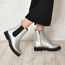 【25秋冬新作】【本革】ウィングチップ メダリオン サイドゴアブーツ