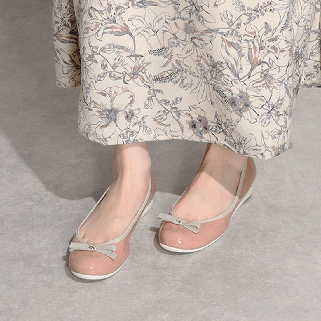 〔防水仕様〕〔やわらかソール〕リボンエナメルパンプス