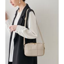 編み込みスクエアショルダーバッグ