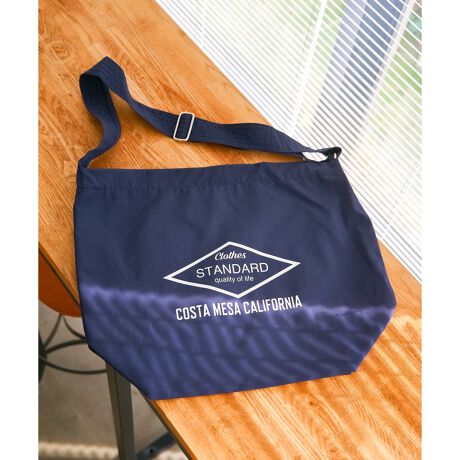 [^ԁF11891124]ǂȃX^CɂƓށAVvȃbNXƗeʁBfC[gɂ҂ȁAy₩iCfނECOV_[obOłByfށz}bgȎ̃iCByfUCzŜ݂VvȃfUCŁAR[fBl[gI΂B̓}Olbg{^ŊJ₷A|Pbgtŏ̐ɂA4TCY܂[͂ŁAʋ΁EʊwEo܂ŕLΉB50mm̑߂̃V_[xgByikka|Cgz50mmƏ߂Ō|₷V_[xgBV_[xgɂ͕⋭˂5{Xeb`BA4yXeʃTCYB