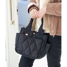 イッカ(ikka)の【軽量】キルティング多ポケトートバッグ