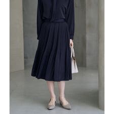 サテンプリーツスカート