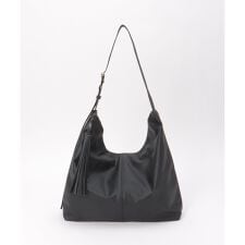 合皮タッセル付きビッグショルダーバッグ