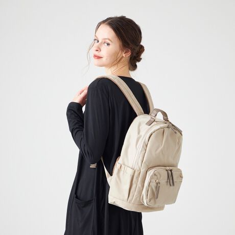 [^:MONI-1048]lC̃iCV[Y烊bNoB{̂̂₩ȃiCnƁAt@Xi[nh̍琶n̑gݍ킹JWAɂȂ肷Ȃۂ^܂BibNȂ₫ꂢ߃R[fh̕ɂaȂĂ悤VviȃfUCɎdグ܂B|Pbg̐͑S13BוĂڂ₷悤ɑ傫߃|Pbg珬߃|PbgAbV|Pbgt@Xi[t|PbgȂǗlXȃ|PbgĂ܂B܂wʃ|Pbg͍zpXP[XȂǔw܂܂Ǝo悤ɑ傫߂̍ɂȂĂ܂Bw̃TCY͑傫ȂڂłAA4ނ^ubgA500mlybg{g]TŎ[łeʂłBJ[̓ubNAlCr[Ax[W̎OFWJɂȂĂACt@Xi[JƂςƖ邢J[ɁB̉וT₷A̋CグĂ悤Ȃꂢ߃J[ł肵܂Bʊwʋ΂͂As}U[YobOƂāALg郊bNłBOct@Xi[|Pbg~3AI[vTCh|Pbg~2@cI[v|Pbg~6At@Xi[|Pbg~1AzbN|Pbg~1