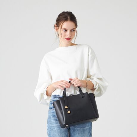 [^:MONI-1056]{E^Ĉ悤ȃ`[tnhɂĂnhobOBO\ȃV_[Xgbvg΃V_[obOƂĂg2WAYdlłBȂ₩ŏ㎿Ȉꖇv̍vgpĂARȃJ[uC|Cg̃ACeBe4ĂAnh܂Ŏ邽ߒuĂɂ悤Ɏdグ܂B}Olbgt̂|Pbg3w\ɂȂĂAɃ|Pbg3ƂƂ[͂͂̈łBOc}Olbg|Pbg~2ijcI[v|Pbg~2,t@Xi[|Pbg~1CG[ECXܕʒ̃J[ƂȂ܂BBeɂAۂ̃J[ƈقȂꍇ܂B ܂AigтX}[gtHAp\RȂǂ̉ʁjƎł͐FقȂČꍇ܂B̒肢܂B