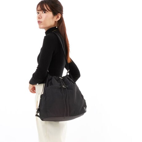 [^:MONI-1060]tg̃hXgfUC|Cg2WAYobOBTChɒʂĂV_[XgbvɈƃbNV_[ɂȂAANVŎւ܂Bו̑X^Cɂĕς̂ŁAfC[[Xgx܂ŕLgp܂BJWAȕ͋CłA|Pbg@\ʂwʕɂ͏c̃t@Xi[|PbĝŁAzȂǂ̋Mdi[\łBOc}Olbg|Pbg~1CTChI[v|Pbg~2At@Xi[|Pbg~1@cI[v|Pbg~2At@Xi[|Pbg~1