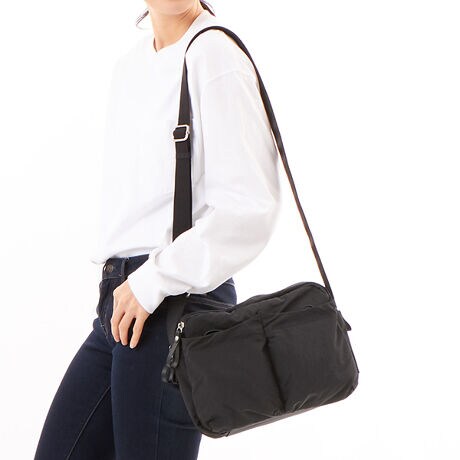 [^:MONI-00202]Oʂ2zꂽtg|PbgANZg̃V_[obOBtg|Pbg̓A[AfUCĂ܂BVvłÔȂfUCɁBtg|Pbg߁A}`肠̂Ŏ[͂fC[gxV[ɂ҂ȃACełBOct@Xi[|Pbg~5cI[v|Pbg~2,t@Xi[|Pbg~1BeɂAۂ̃J[ƈقȂꍇ܂B ܂AigтX}[gtHAp\RȂǂ̉ʁjƎł͐FقȂČꍇ܂B̒肢܂B