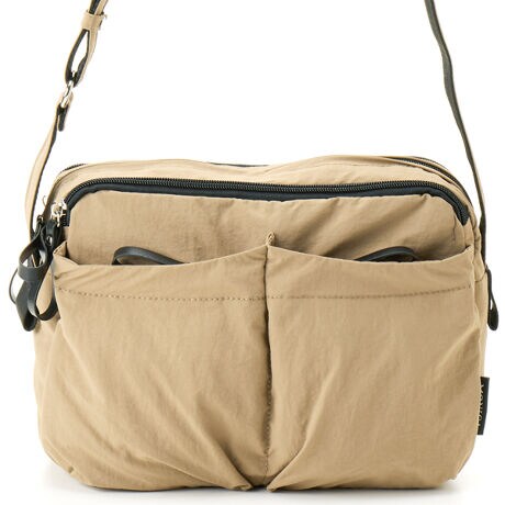 [^:MONI-00202]Oʂ2zꂽtg|PbgANZg̃V_[obOBtg|Pbg̓A[AfUCĂ܂BVvłÔȂfUCɁBtg|Pbg߁A}`肠̂Ŏ[͂fC[gxV[ɂ҂ȃACełBOct@Xi[|Pbg~5cI[v|Pbg~2,t@Xi[|Pbg~1BeɂAۂ̃J[ƈقȂꍇ܂B ܂AigтX}[gtHAp\RȂǂ̉ʁjƎł͐FقȂČꍇ܂B̒肢܂B