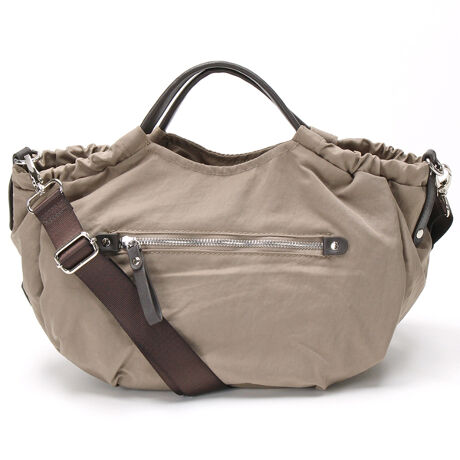 [^:MONI-02401]iCɃVH{Ɠȕ\̑fނgpobOBX[XȐn̕\ʂɏʂ邾ŁAx[VbNȃiCƂ͈ႢƓ̑݊ĂACełB̃MU[炵ۂ݂̂tHƂȂĂ܂BO\̃V_[XgbvĂ̂ŁAg[gobOƂĂł͂ȂAV_[obOƂĂg2WAYdlłBOct@Xi[|Pbg~1,}Olbgt|Pbgij~1cI[v|Pbg~2,t@Xi[|Pbg~1BeɂAۂ̃J[ƈقȂꍇ܂B ܂AigтX}[gtHAp\RȂǂ̉ʁjƎł͐FقȂČꍇ܂B̒肢܂B