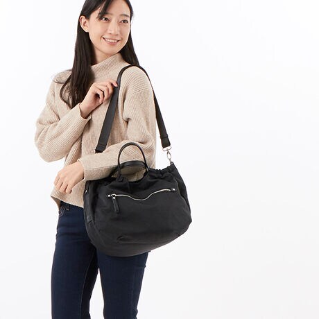 [^:MONI-02402]iCɃVH{Ɠȕ\̑fނgpobOBX[XȐn̕\ʂɏʂ邾ŁAx[VbNȃiCƂ͈ႢƓ̑݊ĂACełB̃MU[炵ۂ݂̂tHƂȂĂ܂BO\̃V_[XgbvĂ̂ŁAg[gobOƂĂł͂ȂAV_[obOƂĂg2WAYdlłBOct@Xi[|Pbg~1,}Olbgt|Pbgij~1cI[v|Pbg~2,t@Xi[|Pbg~1BeɂAۂ̃J[ƈقȂꍇ܂B ܂AigтX}[gtHAp\RȂǂ̉ʁjƎł͐FقȂČꍇ܂B̒肢܂B