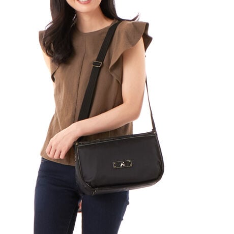 [^:N-923]Nv[gV[YiCV_[obOj[AB^̖͎͂[Yɂ͂܂Xb|BJLoꂪX[Yɍŝ֗łBfނ͈ȑÔ̂Ȃ߂炩ȎɎdグy\Bd؂|PbgO|PbgȂǏ[@\́Aybg{gȂeʁBfC[gɃsb^łBK}[Nv[gvfނɕύXƂɂAgŉ炵ČĂ܂B