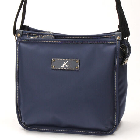 [^:N-922]Nv[gV[YiCV_[obOj[ABc^̖͂́AJWAR[fɃXbƓނȂ芴Bt@bVKǂ~邱Ƃ̂ł閜\^łBfނ͈ȑÔ̂Ȃ߂炩ȎɎdグy\Bd؂|PbgO|PbgȂǏ[@\́Aybg{gȂeʁBfC[g炲ŝɍœKłBK}[Nv[gvfނɕύXƂɂAgŉ炵ɃC[W`FWĂ܂B