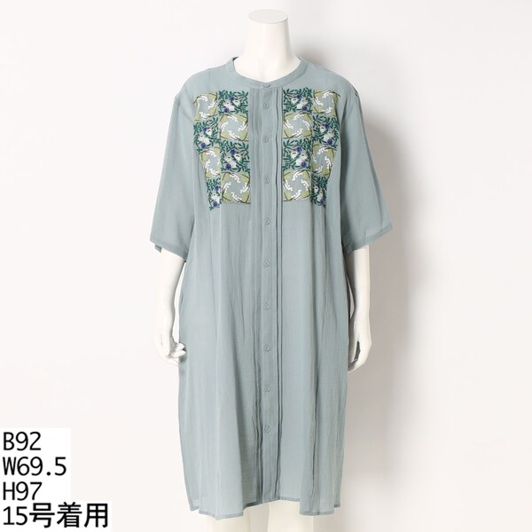新品同様スーパーハッカ　コットンシフォンブロックフラワー刺繍ピンタックワンピース 15~19号】コットンシフォン ブロックフラワー刺繍ピンタックワンピース