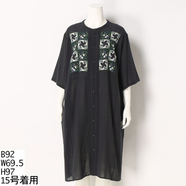 新品同様スーパーハッカ　コットンシフォンブロックフラワー刺繍ピンタックワンピース 15~19号】コットンシフォン ブロックフラワー刺繍ピンタックワンピース