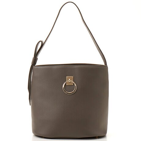 [^:JSLH5GS1]_JILL STUARTobORNVVo^肵}bg߂̑fނgpoPc^̃X^CbVȃobOV[YłBÔ悤ȑ傫ȃ`[thāAGKgȈۂoĂ܂B