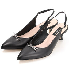 リボンモチーフポインテッドトゥバックストラップパンプス