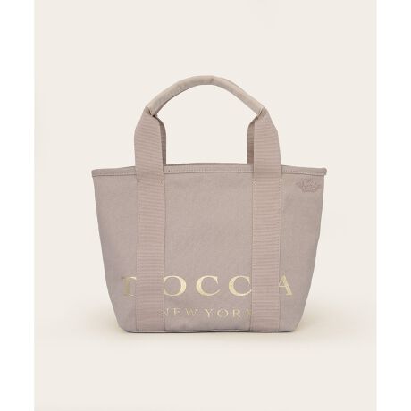 [^ԁFBOTZNW0665]VFɃS[h~p[oIWEB菤iłITOCCAfr[JWAGOODS COLLECTIONsAWX|[cA}ĈofGɃAbvf[gĂAyȃobOV[YȂǂ܂BOb^[vg̑傫ڃSۓIȃLoXg[gobOBybg{gⒷzA|[`ނȂǂ]Tœقǂ悢TCYłƂĂ֗B}Ĉo₿Ƃ̃GRobOƂċCyɂg悤AyꖇdĂɂĂ܂BubNItzCgȂǃx[VbNJ[ɂAACR̃pXeJ[ANZgƂăvbgIBNÊ肰ȂhJƂƂɁAق̂Â߂TOCCA炵eNX`[JWAŃVvȃobOłBPOUCH |[`iʔj́AobO̒[ł̂ł߂łBydlzE|PbgF1EO|PbgF1yΉĂTCYQlzEz(10cm~20cm)Eybg{gc/i500ml)