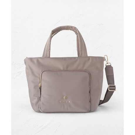 [^ԁFBOTZGM0181]2025 SPRING SUMMER COLLECTIONtg̑傫ڃt@Xi[|PbgƃN[o[^SfUCANZgɂȂVvȃiCg[gobOB{fB[nh͒ȓŁAobOŜӂƂD\foȂẢוĂʂBrɕSȂlzL̃nh悢TCY͎Ɏ₷A}`肠Čڈȏ̎[͂ւ܂BVt@Xi[̂Œʋ΂₨o̎SłBO\ȃV_[XgbvŃnYt[X^COOKBOɂ̃|PbgAg̗ǂY팩X^CÔǂ֗ȃobÓAIɂItɂ߂łByΉĂTCYQlzEz(10cm~20cm)Eybg{g(500ml)ydlzE|PbgF2(I[v~1CWbv~1)EO|PbgF2(ߋ~1CWbv~1)ETXeBiufށFÂȂƖԂiCn̐؂[ȂǂꂽTCNiCBΖw̏}AVR̕ۑGlM[yщʃKX̔roʂጸȂǁAۑSɔzꂽyʂϋv͂fނłB*GRS(Global Recycled Standard)̔F؂ly@\zE