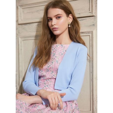 [^ԁFKRTOGS0200]2025 PRE SPRING COLLECTIONSQUARE BOLERO XNGA {̏íAƒŐ􂢂ł鏤iłBԂ̃XNGA{BhXɂ҂ȃRpNgTCY₷ANlC̃ACełBZ߂̃OXŃX^CǂoXɁBƂۂɂȂfUCȂ̂ŁAʋ΂tH[}ȃV[ɂ߁BƂ҂ݕłVA΂ރV[Y܂ł܂BňFʁLkF聙F