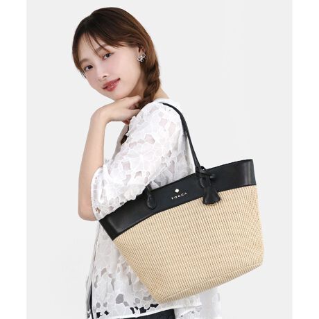 [^ԁFBOTZGM0382]2025 SPRING SUMMER COLLECTIONlۂVvȃoPbgtHۓIȂ^CṽobOBtHŜɃJ[utĊۂ݂AD͋CɎdグĂ܂Bnh߂Ō|₷A}OzbNŊJł͉ו̏oXgXt[łBubNEzCg̍J[{fB[̂fނƔRgXg𐬂A閾̔gԂv킹fUCB̂邽܂AMMA4TCY̓][gȂǂsł̃R[fBl[g͂AĂ̒ʋ΃X^COfGɃAbvO[hĂ邨߃ACełByΉĂTCYQlzEA4TCY(21~31cm)肬̑傫łBEz(10cm~20cm)Eybg{gc/(500ml)ydlzE|PbgFI[v~1AWbv~1