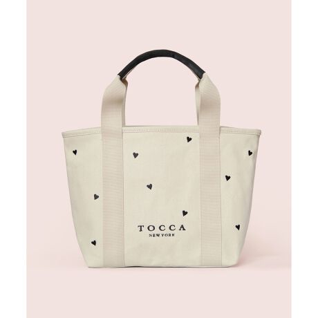 [^ԁFBOTZGM0666]-WEBꕔX܌-CASUAL COLLECTIONy֗ɃAbvf[gTOCCACASUAL BAG COLLECTIONzRELAXROMANTICRZvgɁA鏗̓ɂӂ킵A֗ŃXgXt[ȃACe͂ByWELLNESSzyTRAVELzyDAILYzV[C[WāAsAWAEghAAd烏}C܂ŁA낢ȂofGɃAbvf[gĂyȃobO܂B{fB[̃tgŜɃn[gE{Ȃǂ̃bL[`[tY~JɂLoXg[gB`[t͈JɎhJ{Å郊NXȃeNX`[ɎdグĂ܂B{fB[̌ɂ肰Ȃꂽ|Cg̃`[thJȃANZgłB{fB[͈ꖇdĂŁAƎĂ锲̂邽܂Bnhɂ̓OO{ŃJ[ANZg𗘂āAtF~jȃjAXvXĂ܂Bybg{gⒷzAȂǉו֗ȃTCYBuJvӖ郊{uvӖn[gobOɂ鎞ԂƂ߂AfC[nbs[ŉKɍʂĂACełByΉẮzEzi10~20cmjEybg{gi500mljc/ydlzE|PbgFI[v~1EO|PbgFI[v~1