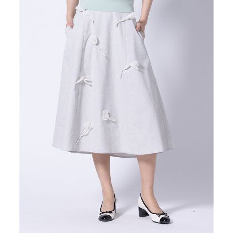 [^ԁFSKTOGM0860]2025 SPRING COLLECTIONTULIP FLUFF `[bv tbt̏íAƒŐ􂢂ł鏤iłB`[bṽ`[t|Cg̃XJ[gBgh̗̊̂fUĆART[Ŵ悤ɃI[KW[łЂƂЂƂJɂ肵Ă܂BVѐS郂`[tłAVbNȐFől̉ȕ͋CɁBXJ[g̐ńAƂA悢芴ƔtAVGbgŁAƊ܂BjbgJ[fBKƍ킹ăfC[炨o܂ŕLV[ł܂B܂Afނł肵hX܂BňFʁLkFF