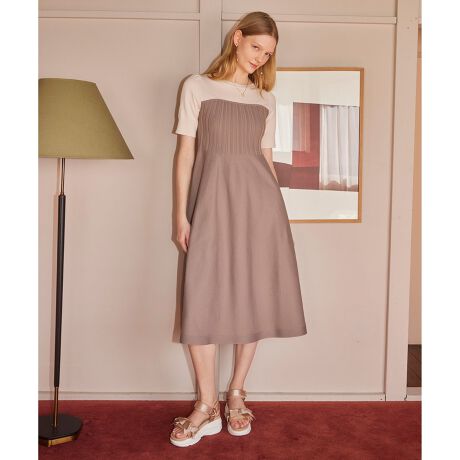 [^ԁFOPTOGM0880]2025 SPRING COLLECTIONBEA TOP KNIT DRESS xA gbv jbg hX̏íAƒŐ􂢂ł鏤iłBxAgbvhX𒅂Ă悤ȃfUC|Cg̃jbghXłBɂ̓WPbgJ[fBKHDāA^ĈȊO̒G߂܂BEGXg肪Ȃ炩ŃbNX̂钅SnBĝ̃CEɂYȃtBbgtÃVGbgłBjbgȂKxȒ芴ƌ݁AƂ҂݂łƊ܂BňFʁLkF聙F