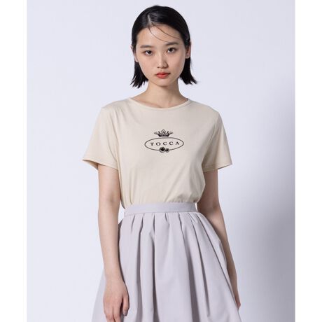 [^ԁFKKTOGM0400]2025 SPRING COLLECTIONHALLMARK LOGO TEE z[}[NSeB[̏íAƒŐ􂢂ł鏤iłBTOCCAԂ̃z[}[NSTVcBG̓gĥӂӂƂŁAxxbĝ悤ȔG肪̃tbL[H{z[}[NvgĂ܂B̂̃CEȂƂ肠VGbgȂAق̂ɏ炵܂BJWAȃX^COłȂTOCCÃXJ[gɂfGɍ킹AĂ̂߃ACełByfށzɗD_炩ȒSnłBȂ͒ʋCǂ̂ŁAꂩ犾΂ދG߂ɂKɉ߂Ƃł܂BňFLkF聙F₠