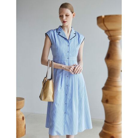 [^ԁFOPTOGM0940]2025 SPRING COLLECTIONRAINY RAINING Cj[CjȌíAƒŐ􂢂ł鏤iłBȊJ݂NVJŏiȃhXłB[X̃g~Oƃ^bNɉ؂₩Ɖ^Ă܂BV[vȐ߂VlbNŁAʂvXBǂtBbgtÃVGbgő̂̃CE킸X^Cǂ݂Ă܂BÕ{^ŒÊŁAt@Xi[ȕZɂƒ邱ƂłAfC[ʋ΂ɂ߂łByfށẑ悤ȃi`ƁAhCȕ̃lCNt@ubNBVɂȂɂAщHoɂ@\fނłB┖łȂ₩AŴ郋bNXłBy@\zL@\fނgpĂ܂BňFLkFF