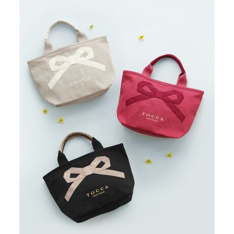 [^ԁFBOTZGW0090]2025 FALL WINTER COLLECTIONTOCCAےOO{⃍ShJg[ǵAlC̃obOEFAA[JCuRNVCXpCAꂽfUCBgvĈ悤ȃ{`[toCJ[̃fBe[ȂǁATOCCA炵tF~jőlȕ\ɂ܂B傫߂g₷TCY̓ybg{gⒷz̎[OKB`CXFɂāAfC[ʋ΂Ȃǂ܂܂ȃV[֗ŃJtɍʂĂ܂BuJvے郊{`[tɂ́A؂Ȑlւ̑ził悤ɂƂ̃bZ[W߂Ă܂BƂ߂^ԃACeŖSn悭nbs[ɃAbvf[gĂ݂ĉBydlzE|PbgF1yΉĂTCYQlzEzi10~20cm)Eybg{gc/i500ml)