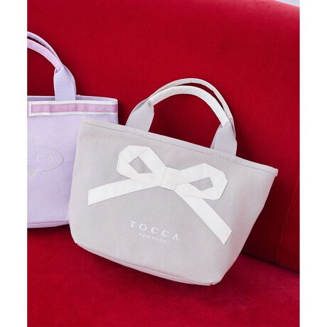 [^ԁFBOTZGW0090]2025 FALL WINTER COLLECTIONTOCCAےOO{⃍ShJg[ǵAlC̃obOEFAA[JCuRNVCXpCAꂽfUCBgvĈ悤ȃ{`[toCJ[̃fBe[ȂǁATOCCA炵tF~jőlȕ\ɂ܂B傫߂g₷TCY̓ybg{gⒷz̎[OKB`CXFɂāAfC[ʋ΂Ȃǂ܂܂ȃV[֗ŃJtɍʂĂ܂BuJvے郊{`[tɂ́A؂Ȑlւ̑ził悤ɂƂ̃bZ[W߂Ă܂BƂ߂^ԃACeŖSn悭nbs[ɃAbvf[gĂ݂ĉBydlzE|PbgF1yΉĂTCYQlzEzi10~20cm)Eybg{gc/i500ml)