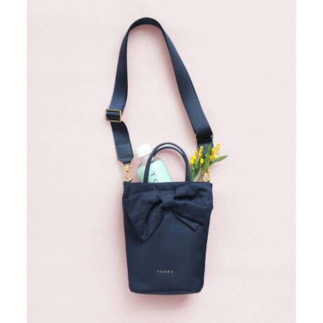 [^ԁFBOTZGW0092]2025 FALL WINTER COLLECTIONtgɃjAX̂傫ڃ{NX{fB[obOB{fB[͒ȓŁAX}zւ̏ՌȂǂyʂɂzĂ܂BCRp[gg̓}OzbNJBɂ̓t@Xi[|Pbg𑕔Ă̂ŁAX}[gL[~jzȂǑ؂ȕ̎[SłB㑤̃|Pbg̓X}zƏoꂷ̂ɂ҂łB\ȃV_[Xgbv̓nYt[X^COAOƂꌩ̃~jobOƂāAR[fBl[gNXAbvĂ܂Bybg{g[͂Ayċ@\IȂ̂ɑlۂătF~jBfC[̂o₲sAŕ֗ɍʂobOłByΉẮzEzi10~20cmjFĉ݁ZEybg{gi500mljFĉ݁ZydlzE|PbgF1iWbvjEO|PbgF1iI[vj