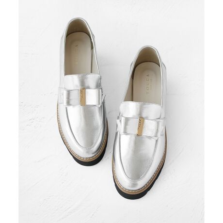 [^ԁFSETZGW0190]2025 FALL WINTER COLLECTION̊̂_u{ANZgɂȂgh̃[t@[V[YBx[X̑fނɂ̓GiEoCJ[A^bNȃVo[`CXB㕔ɂ{̓S̃^fBe[𗘂ANXłق̂tF~jȃfUCɎdグĂ܂ByĈ芴ƃX^CAbṽ\[gpAXJ[g͂pcX^CƂDBʋ΂͂AfC[̃JWAȃX^CONAbvĂAlۂꂢڂȖ\ACełBRۖhLV[gĂ܂BETCYF35-22.536-2337-23.538-2439-24.5Eq[F4cm