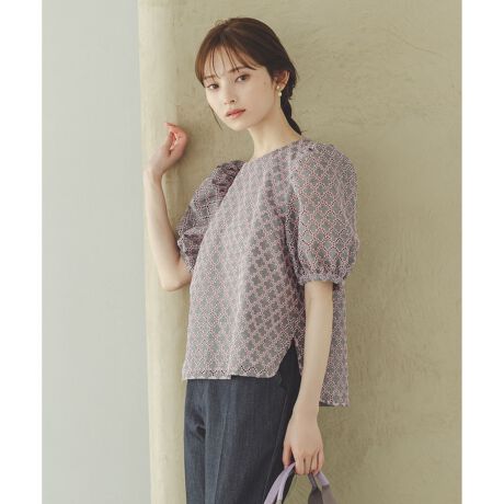 [^ԁFBLTOGA0070]2025 PRE FALL COLLECTIONCODE MASSAGE  R[h bZ[W̏íAƒŐ􂢂ł鏤iłBTOCCÃN[o[h?{uEXB̐nɍׂ₩ȎhJhƗ̓IȃeNX`[ƂȂAi̗ǂfUCɁBO[nɃsN̎hJ{܂߂ɂȂ肷AȂł̙͂zX\܂BRpNgȃTCYɂĂ̂ŗ̊邨łLtF~jȈۂɁBpcɂXJ[gɂ킹₷TCYɎdグ܂BƓfނ̃hX܂Byfށz|GXeɃRbga邱ƂŁA\tgŃi`ȕ\܂Bz^ꂵɂB|GXẽx[Xƃ|GXe̎hJɂVɂȂɂ܂By@\zL@\fނgpĂ܂BňFʁLkFF