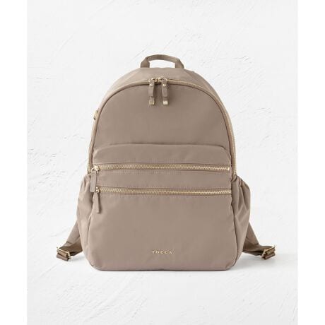 [^ԁFBOTZGW0193]2025 FALL WINTER COLLECTIONVvY팩obNpbN͐E[͂GBtĝQ̑傫ڃt@Xi[|PbǵA^SƂƂɂ肰ȂNXȃANZgBPybg{gTCh̃MU[|PbgAzpXP[X̎[֗Ȕw̃|PbĝقACRp[gg̓ɂg郁bV|PbgEPCNbV|PbgȂǂ𑕔ĂāAו̏oT₷ɔzĂ܂B{fB[̃TChɂDJ́AL[z_[`[ȂǂtAVvȃACe炵Abvf[gĒ܂Bʋ΂̃X^CO͂AW₲sł̃R[fBl[g֗ɏiɍʂĂACełByΉẮzEA4Ήi21~31cmjFZEzi10~20cm)FZEybg{gc/i500ml)FZydlzE|PbgF4iNbVI[vEI[v~2EbVWbvjEO|PbgF5i\Wbv~2ETChMU[~2EwʃWbvj