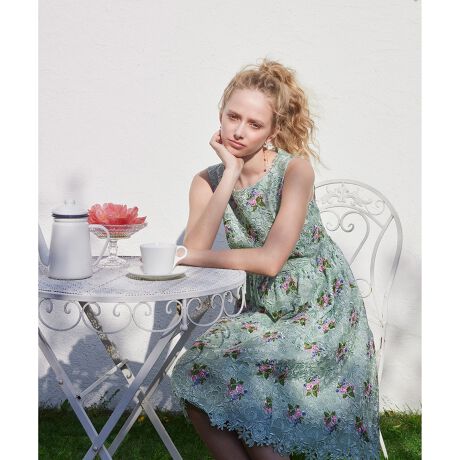 [^ԁFOPTOGA0100]2025 PRE FALL COLLECTIONPASSION OF LACE pbV Iu [X̏íAƒŐ􂢂ł鏤iłBx[XƂȂPF̃P~J[X̏ɁAu[P̑FhJd˂ȂƂґȎhJt@ubNhXBǂ݂AP~J[XL̗ȂȃVGbgBEGXg̓MU[悹ĂӂƂXJ[g̃VGbgɂA_Ȑ̃XJ[XŋÂۂɂĂ܂Byfށz̓Iŉ؂₩ȕ\łBiő݊܂B^ꂵɂVGbgۂ₷̂Ő₨rIȒPłBy@\zL@\fނgpĂ܂BňFʁLkFF