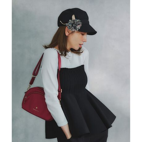 [^ԁFBOTZGW0392]2025 FALL WINTER COLLECTIONn[t[ǂNX{fB[obÓAƂD܂̃tH́Bقǌyă}`肠ACRp[ggɂ͒zꌩڈȏ̎[͂łBtgɂ͑傫Jt@Xi[|PbgvXBRpNgȂו𐮗ĒT₷Ȃ悤zĂ܂Btg̃N[o[ES^NXȃfBe[ق̂tF~jȃANZgB炵Ɖi̔ےƂA×Ă`[tCXpCAꂽfUCAfC[V[Y팩Ȃ܂ɃAbvf[gĂ܂ByΉẮzEzi10~20cm)F̂݁ZEybg{gi500ml)FZydlzE|PbgF2(I[vEWbv)EO|PbgFWbv^Cv1i̒ɃI[v|PbgLj