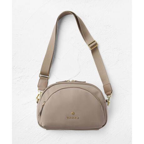 [^ԁFBOTZGW0392]2025 FALL WINTER COLLECTIONn[t[ǂNX{fB[obÓAƂD܂̃tH́Bقǌyă}`肠ACRp[ggɂ͒zꌩڈȏ̎[͂łBtgɂ͑傫Jt@Xi[|PbgvXBRpNgȂו𐮗ĒT₷Ȃ悤zĂ܂Btg̃N[o[ES^NXȃfBe[ق̂tF~jȃANZgB炵Ɖi̔ےƂA×Ă`[tCXpCAꂽfUCAfC[V[Y팩Ȃ܂ɃAbvf[gĂ܂ByΉẮzEzi10~20cm)F̂݁ZEybg{gi500ml)FZydlzE|PbgF2(I[vEWbv)EO|PbgFWbv^Cv1i̒ɃI[v|PbgLj