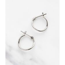 トッカ(TOCCA)の【WEB限定】PETAL HOOP PIERCED EARRINGS プラチナ ピアス