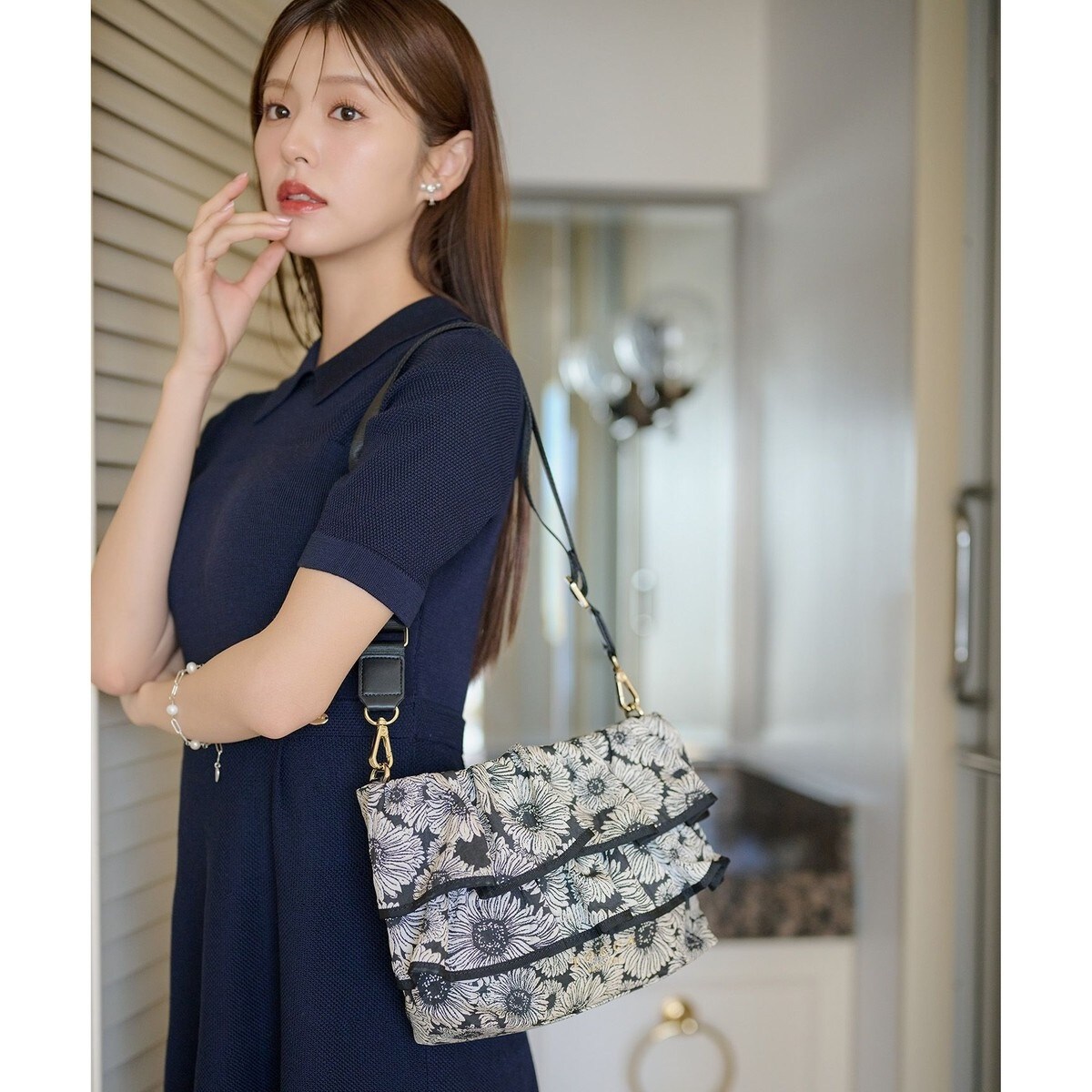 美人百花掲載】【新色登場】FRILL POCHETTE ポシェット | トッカ(TOCCA