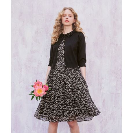 [^ԁFOPTOGA0210]2025 FALL COLLECTIONRIBBON AND RIBBON {Ah{̏íAƒŐ􂢂ł鏤iłB{`F[ɘA˂Ċ􉽊w͗lɌAVѐSfUC̃hXBT߂ȃgpA؂₩ɂȂ肷Ȃl炵vX܂BƂfUCłAEGXg|CgɁA{bNX^bN邱ƂŁAGKgƉ˔fUCɂĂ܂Bfނ̃uEXƃXJ[g̓WJ܂Byfށz@ׂȓA̓IȃV{A؂₩ȃ˔\LȑfނłB̊pxɂĕ\ς܂By@\zL@\fނgpĂ܂BňFLkFF