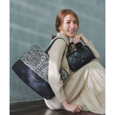 [^ԁFBOTZGW0430]2025 FALL WINTER COLLECTIOÑXJbvfBe[iŃtF~jȃobOBeNX`[ƑقȂlXȎŐDグcC[hA_CLg̃iCx[XɎgfUC͎Ńb`ȈہB`CXJ[ɂāAÂE^Elۂ̃jAXꂼقȂAŔ̂邽܂Ǝ[͂̍˔Ă܂BA4֗ȃTCYȂ}`͐߂̍ŏɁBnh̓R[g𒅂ĂƂł̗ǂɂĂ܂B_ŃNXȃACe͒ʋ΂₨mÂȂǂ̃TuobOƂ2X^CO͂AfC[̃CobOƂĂ߂łB005:ubNJ[̂ݝyΉẮzEA4Ήi21~31cmjEzi10~20cm)FZEybg{gc/i500ml)FZydlzE|PbgF1iI[vj