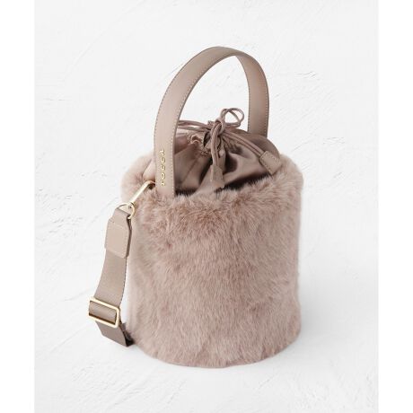 [^ԁFBOTZGW0394]2025 FALL WINTER COLLECTIONgh̃oPbgtH⃏nhfUCȃt@[obOB{fB[̓X}zⒷzAybg{g̏oX[YȂقǂ悢TCYBו̒Ȃlz̋ВO\ȃV_[XgbvȂǁA֗ȎdlɂĂ܂BꂢڂȂoX^C͂AfjVcȂǃJWAȃR[fBl[gɂƃvX̂߁Bɂ邾ŏH~̔ÖڃR[fACełByΉẮzEzi10~20cmjFciВɂ͎܂邪AobO̍͂ݏojEybg{gci500mljFiВɂ͎܂邪obO̍͂ݏojydlzE|PbgF1iI[vj