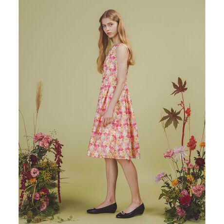 [^ԁFOPTOGW0300]2025 FALL COLLECTIONWHISPERS OF COSMOS EBXp[Y Iu RXX̏íAƒŐ􂢂ł鏤iłBH̃RXXʂɍ炫ւ镗î܂ܕ߂̂悤ȉȎhJhXBʂȓʂꒅƂĂ߁BhĴ̂؂₩őɈĂ邽߃hX̌`̓VvɂAEGXgCtBbgtÃVGbgŁA炵ۗȂiȈۂɎdグ܂By@\zL@\fނgpĂ܂BňFʁLkFF