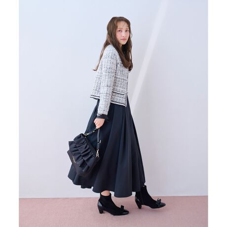 [^ԁFOPTOGW0341]2025 WINTER COLLECTIONPOLKA RAIN |J C̏íAƒŐ􂢂ł鏤iłBTOCCAԂ̐lCfUCŁAtĂ1łƁAH~̓J[fBKWPbgHDāAG߂ɍ킹Ȃ\ȃhXBxɐDグꂽ^CvC^[fނґɎgpA悢芴ƔtHBтɐ܂鎩Rȗ̊Aɉs^Al̎䂫܂Bfނ̎iȉƌy₩ȕA1ŐꂽX^Co܂Bt`X[ũfUC͓̘rYɌATOCCAȂł͂̃JbeBOfUCBEGXg͂⍂߂̈ʒuŐ؂ւArʂ܂BEGXgɂ̓SĂׁASnKłBfUCł肵hbghX܂ByfށzȂ̃^CvC^[̂悤Ɍfނ̓C[W[PAi`ȃ^b`̕\fGȑfނłBy@\zL@\fނgpĂ܂BňFʁLkFF