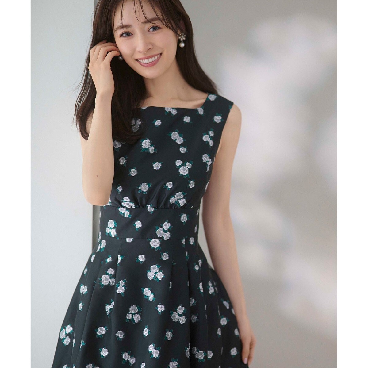 TOCCA ✳︎ ウエスト切替ノースリーブレースワンピース　ネイビー TOCCA ✳︎ ウエスト切替ノースリーブレースワンピース ネイビー