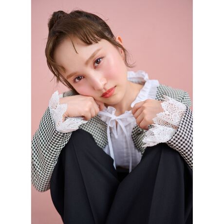 [^ԁFBLTOGW0400]2025 WINTER COLLECTIONFRILL SYMPHONY t VtHj[̏íAƒŐ􂢂ł鏤iłBWPbgHDۂɁA݌ӂƔ`tA炳肰Ȃ̂@ׂȃ[XANZgƂȂA؂₩ȃfUC̃uEXłBC[hX^CłƑ݊AR[fBl[gɗ̊Ə炵YĂ܂BÐh~bNXŁA}eBbNȃuEX́AXJ[gƃpc킹邾ŁAɊꂽX^COɂȂ܂B2FWJ̏iƂȂ܂B005:ubNn9ɓח\ƂȂ܂ByfށzXgb`gpSn̂悢fނłBقǂ悢nƏ_炩𕹂[ngpB炩ȐLkłBy@\zL@\fނgpĂ܂BňFLkFF₠