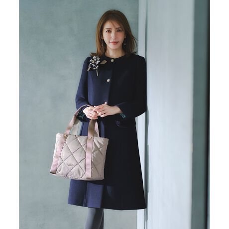 [^ԁFCOTOGW0160]2025 WINTER COLLECTIONFUR BOX t@[ {bNX炩ŏ㎿ȔG肪͂̃E[R[ǵAƂʂɂAVGbgƉő̓BR[gɎ{ꂽ|Pbg̃t@[͎O\Ȃ߁A̓̋C⒅Ȃɍ킹Ď݂ɃAW\Bt@[O΂ƂۂɂȂAɃ}t[Xg[Ȃǂ̏ŕ͋CςĊyނƂł܂BGߊX^Cɍ킹R[fBl[g̕L̂|CgłB܂AƂpvZꂽVGbǵAĝ̃CĂAǂ̂悤ȃ{gXƂoXǂaBXJ[gpcACh^Cg܂őlȃX^Cɍ킹₷̂ŁAfC[ʂȓ܂ŕL񂹂܂ByfށzE[̒gADGƒʋCŏɂKȒSnłBy@\zL@\fނgpĂ܂BňFʁLkFF