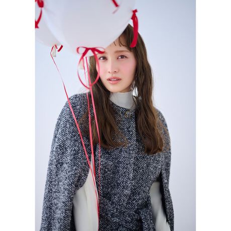 [^ԁFKRTOGW0430]2025 WINTER COLLECTIONIN ROMANCE C }X̏íAƒŐ􂢂ł鏤iłB_炩ȑfފɗDYAƂƕݍނ悤ȒSñjbgvI[o[B񌳂̓nClbNdlŁAH~炵݂ȂAƂۂɁBŎdĂ肰ȂtfBe[AVvɂȂ肪ȃfUCɂ肰Ȃ؂₩YAtF~jȕ͋CoĂ܂BꖇŎɂȂ鑶݊ȂA킹ACeI΂Ȃ\́BVvȃXJ[gpcƍ킹邾ŁAꂽl̃X^CO܂BfC[ɂ͂AʂȂoɂ􂵂ĂꒅłBfނł肵yvjbg܂ByfށzYŏ炵_炩fނłBVNɋ߂炩ƏiȃcY߂ȕ͋CɁBVɂȂɂꂪȒPȑfނłBňFʁLkF₠聙F